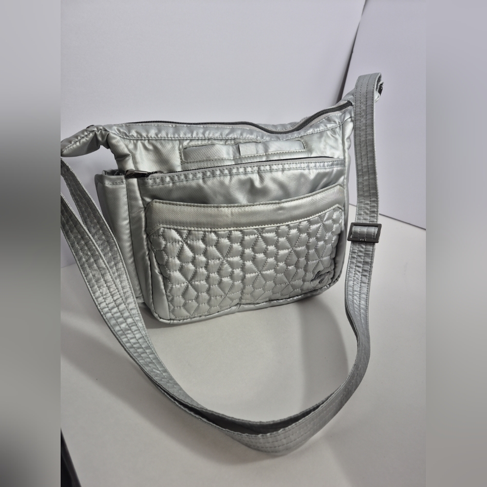 LUG Wander Flutter SE  Bag Quilted Purse METALLIC Silver Pink floral Lining